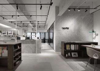 時尚裸設(shè)計無限延伸 玻璃、層板展示收納創(chuàng)造簡約現(xiàn)代工作室 